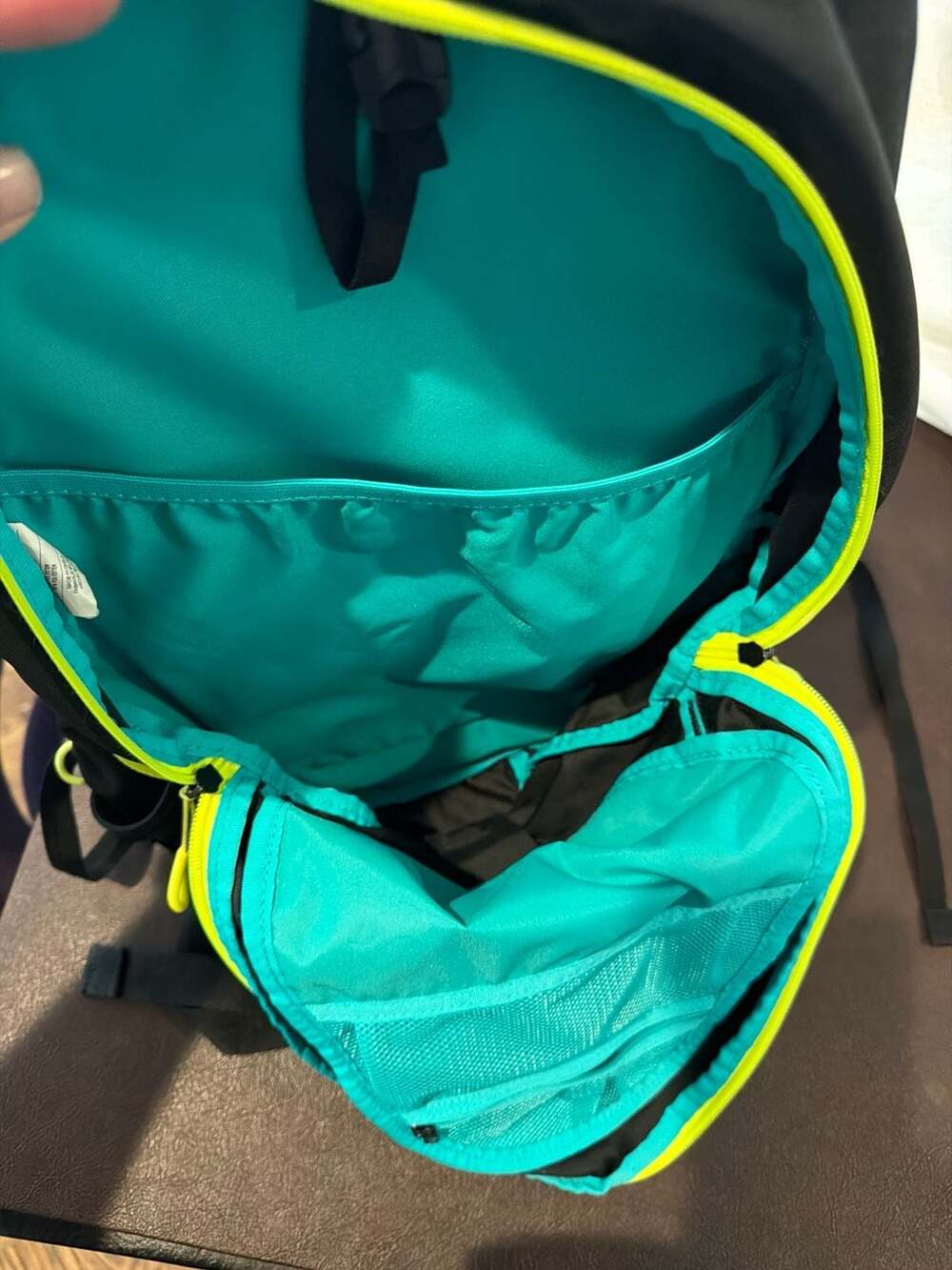 Nike Run Engineered Ultra-Light Running Backpack NEON W Black Volt 15L FAST - Picture 6 of 6